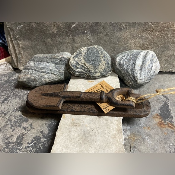 Cast Iron Shovel Door Knocker & Pull Handle - Picture 5 of 12